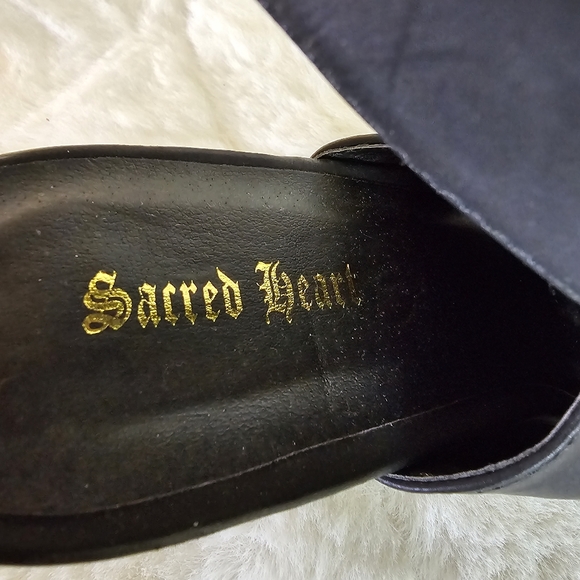 NWOB! Sacred Heart Sargeant Vegan Leather Buckle Booties! Size 10. - Picture 7 of 9